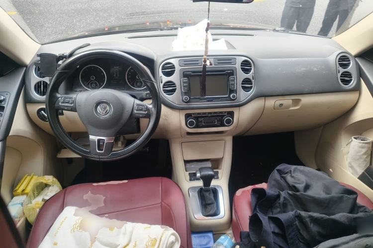 Used Volkswagen Tiguan 2010 1.8TSI Automatic All-Wheel-Drive Elite Edition Center Console