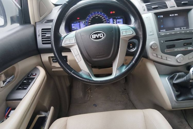 Used BYD S6 2014 2.0L Manual Luxury 5-Seater