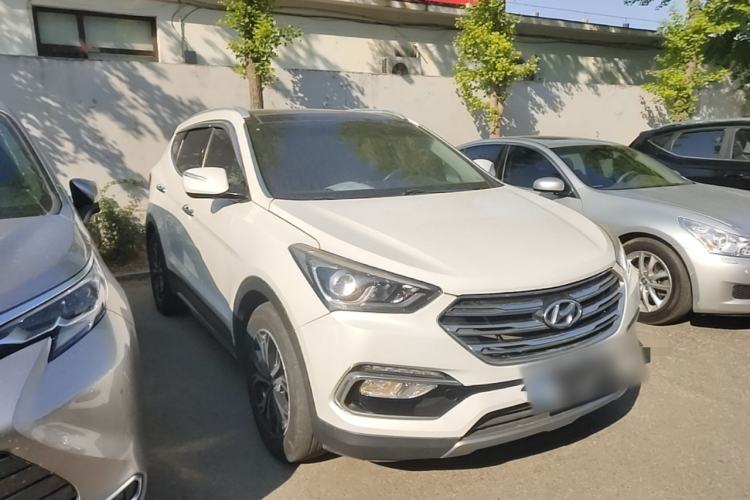 Used Hyundai Santa Fe 2017 2.0T Automatic Two-Wheel Drive Smart Version 7 Seats
