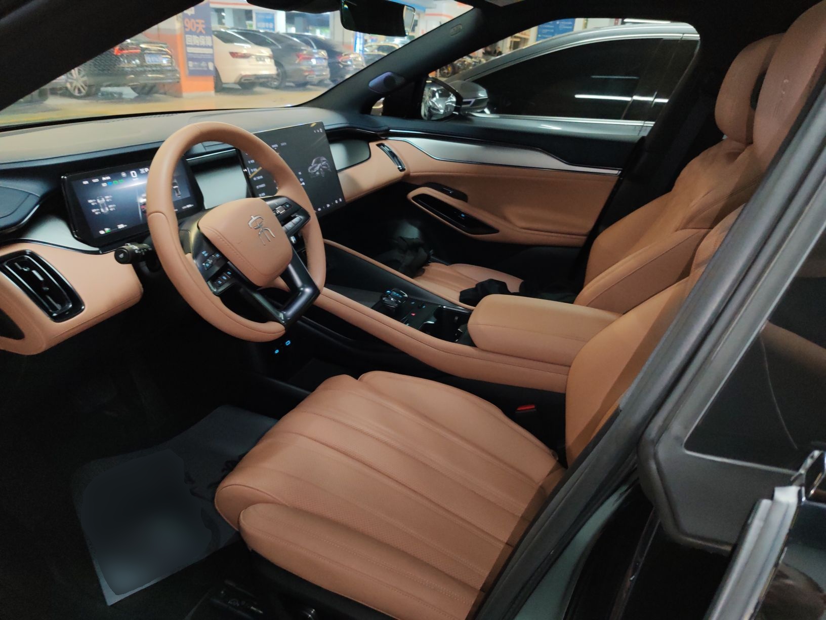 Переднее сиденье в автомобиле