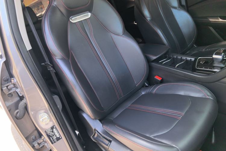 Used SAIC MAXUS T90 2021 2.0T Twin-Turbo Automatic All-Wheel Drive High-Ride Comfort Edition with Extended Cargo Space Right Front Seat