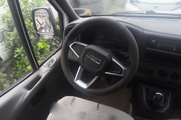 Used JMC Transit 2019 2.8T Commercial Version Short Wheelbase Mid-Roof 6-Seater China VI JX493 Steering Wheel