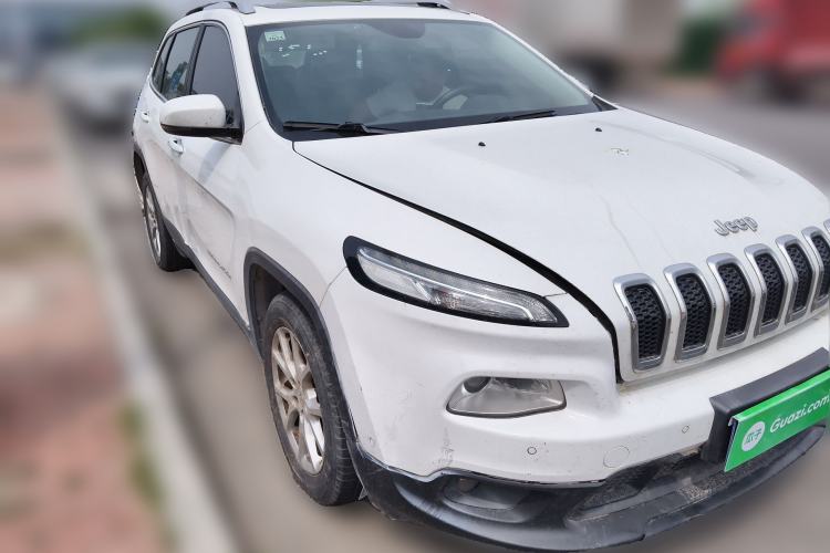 Used Jeep Cherokee 2017 2.0L Superior Edition Front Right 45 Deg