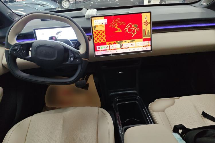 Used Lynk & Co Z20 2025 530 km Range Rear-Wheel Drive Max Center Console