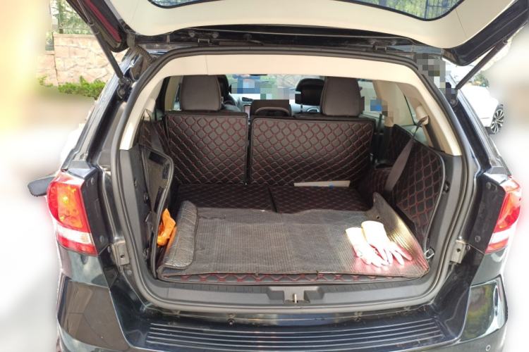 Used Dodge Journey 2013 2.4L Two-Wheel Drive Luxury Version Trunk