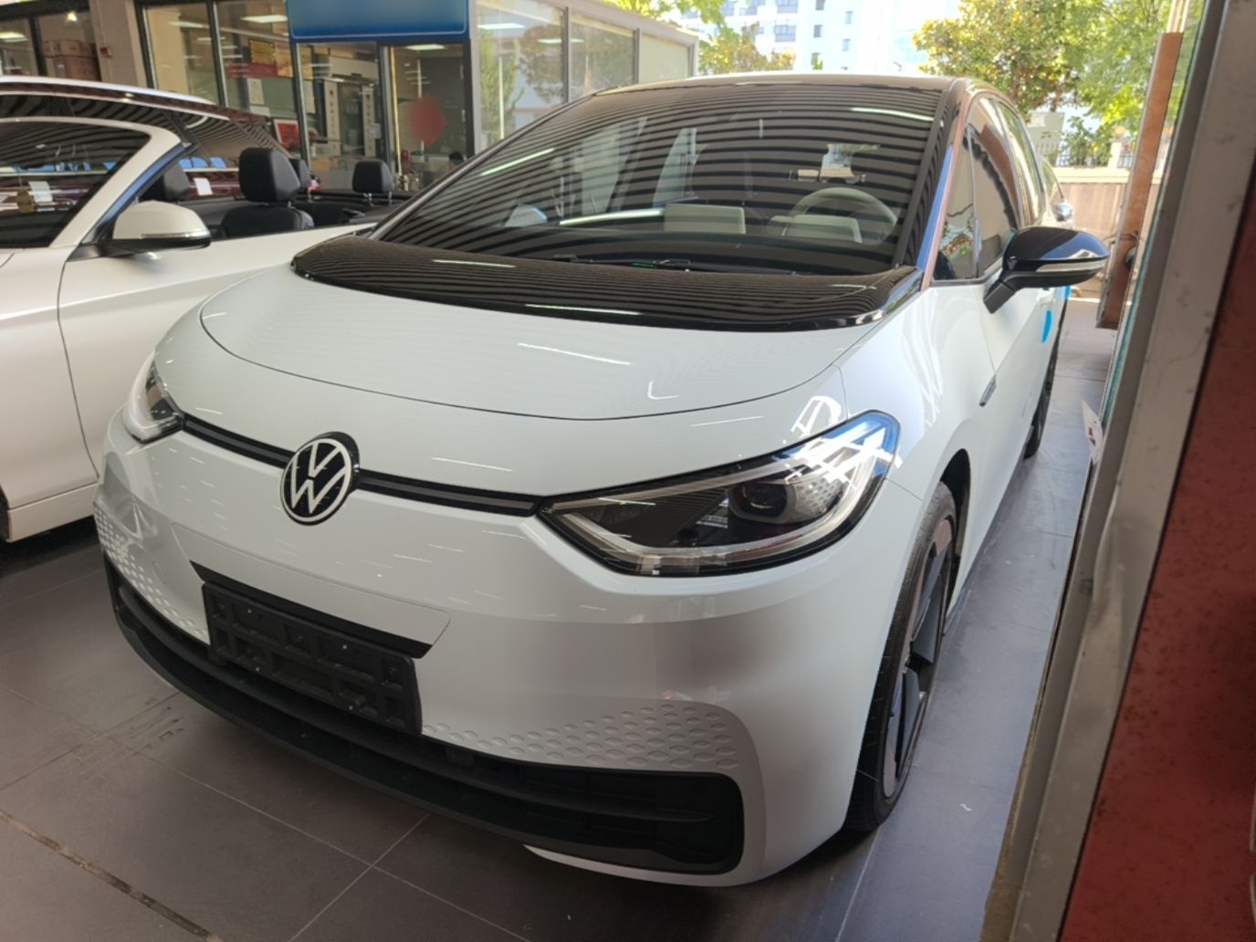 Unter der Vorderseite des Autos