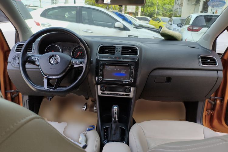 Used Volkswagen Polo 2014 1.6L Cross Polo Automatic Center Console