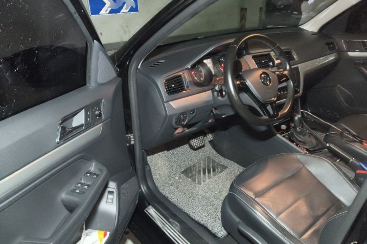 Used Volkswagen Lavida 2015 1.6L Automatic Comfort Edition Driver Seat