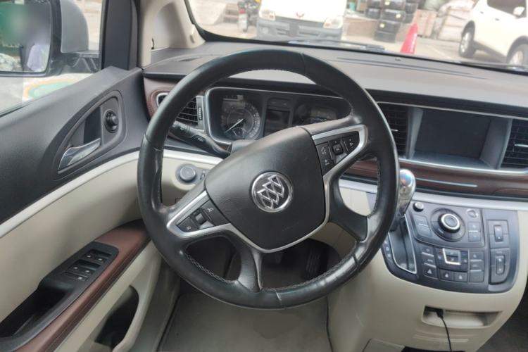 Used Buick GL8 2018 28T Luxury Model China VI Standard Steering Wheel