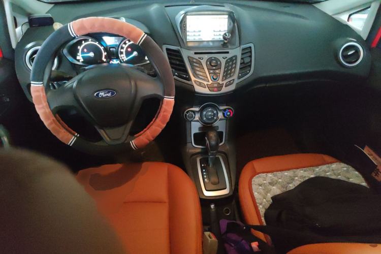 Used Ford Fiesta 2013 Hatchback 1.5L Automatic Fashion Edition Center Console