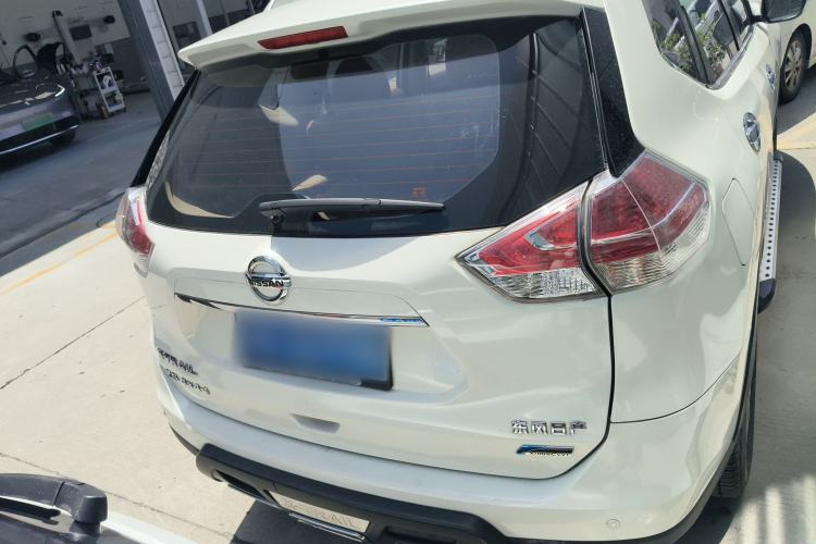 Used Nissan X-Trail 2014 2.5L CVT Leading Edition 4WD
