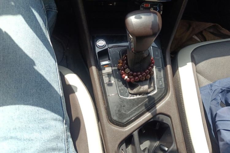 Used Volkswagen Tiguan L 2017 330TSI Automatic Two-Wheel Drive Luxury Edition Interior 2