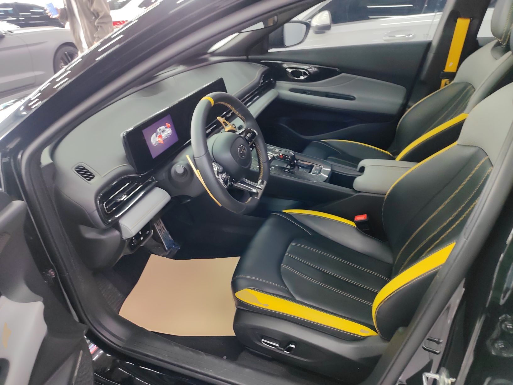 Переднее сиденье в автомобиле