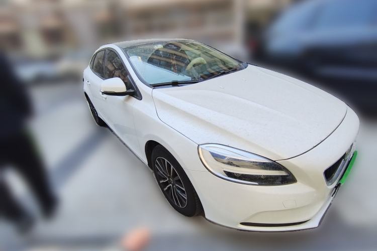 Used Volvo V40 2017 T3 Zhiyi Edition Front Right 45 Deg