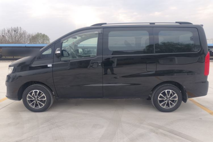 Used JAC Refine M3 2022 1.8L 7-seat Standard Edition
