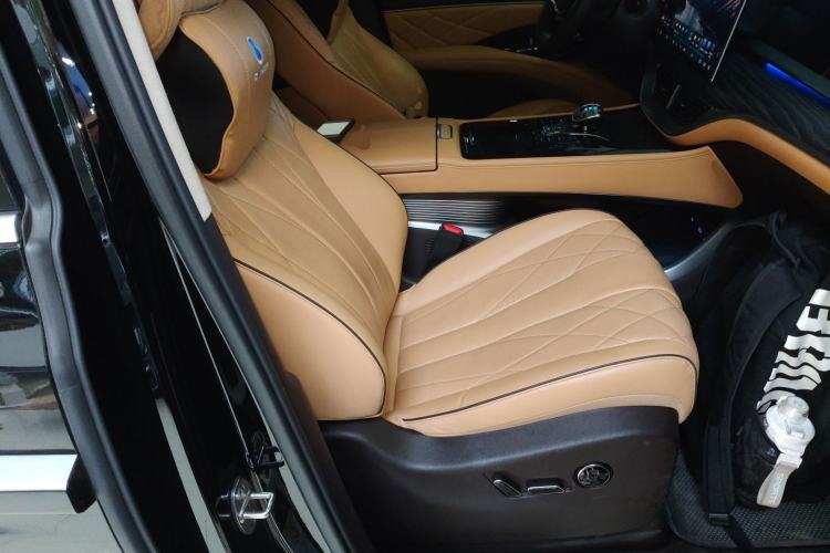 Used Denza D9 2024 DM-i 980 Four-Wheel Drive Flagship Model
