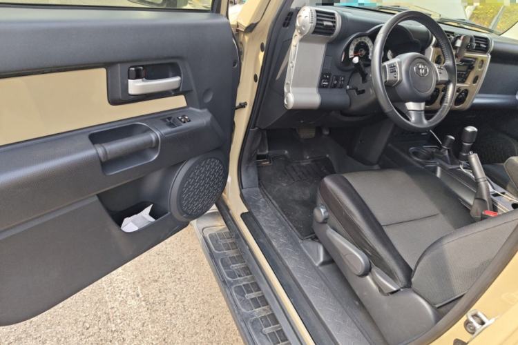 Used Toyota FJ Cruiser 2011 4.0L