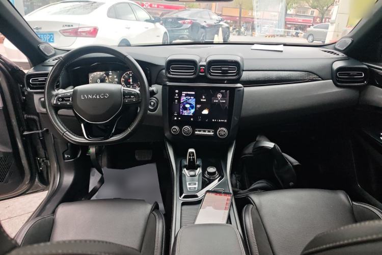 Used Lynk & Co 03 2021 2.0TD Automatic Trendy Champion Edition Center Console
