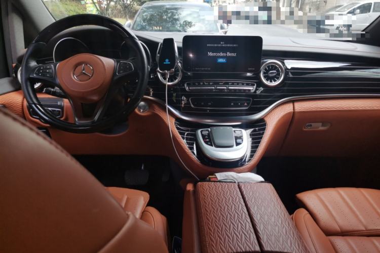 Used Mercedes-Benz V-Class 2022 V 260 Avantgarde Edition
