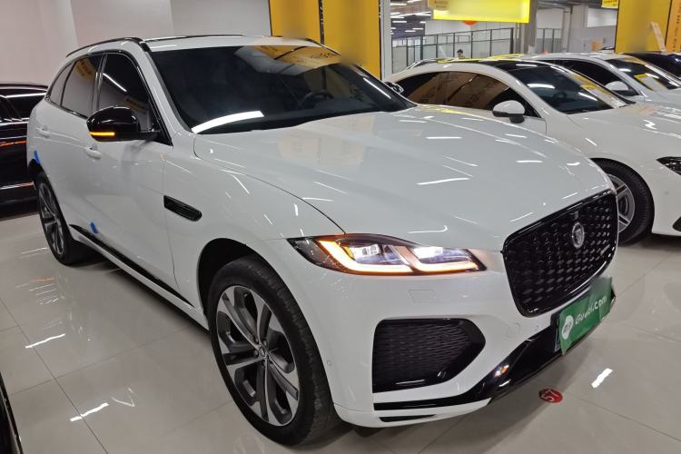 Used Jaguar F-PACE 2024 P250 R-Dynamic HSE Front Right 45 Deg