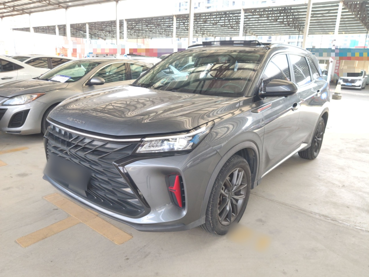 Под передней частью автомобиля