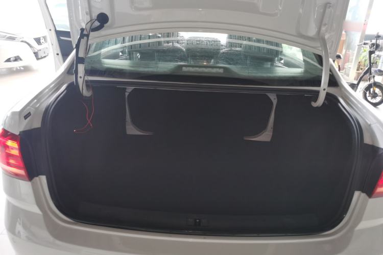 Used Volkswagen Lavida 2015 1.6L Manual Comfort Edition
