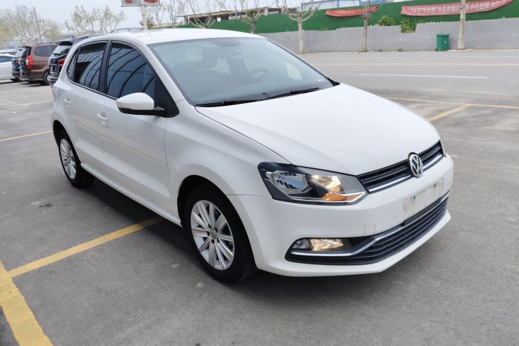 Used Volkswagen Polo 2014 1.4L Automatic Comfort Edition Front Right 45 Deg