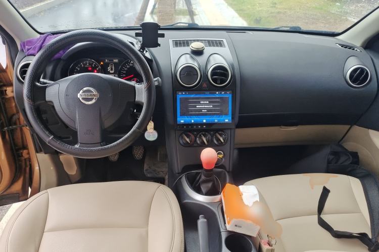 Used Nissan Qashqai 2012 1.6XE Wind 5MT 2WD Center Console