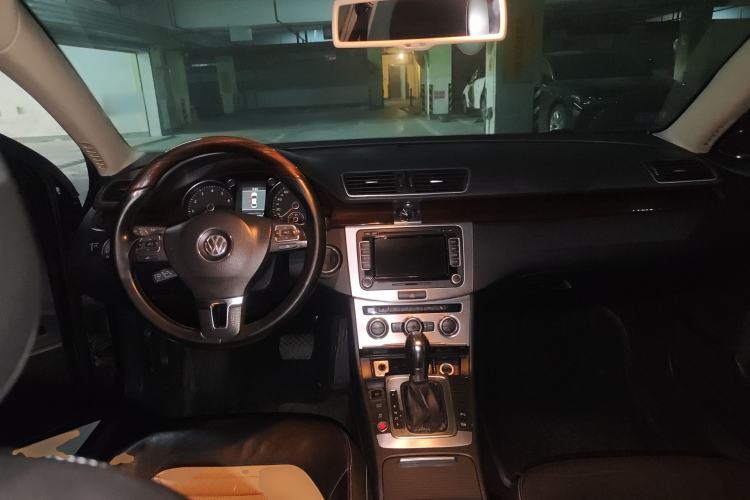 Used Volkswagen Magotan 2012 3.0 FSI Flagship Edition Center Console