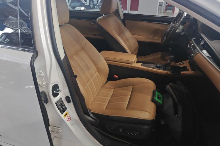 Used Lexus ES 2017 300h Mark Levinson Comfort Edition Right Front Seat