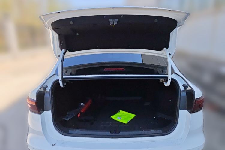 Used Geely Auto Emgrand 2023 4th Generation Champion Edition 1.5L CVT Flagship Model Trunk