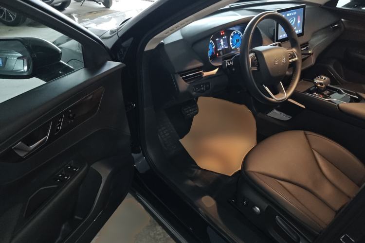 Used Hongqi E-QM5 2023 Base Travel Edition
