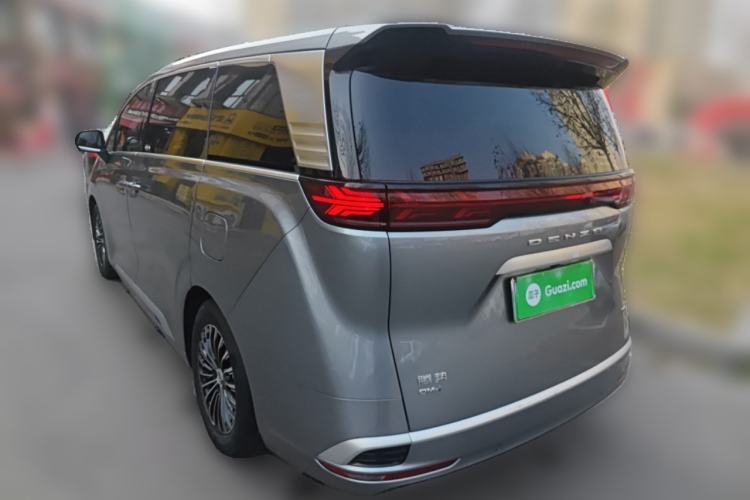 Used Denza D9 2022 DM-i 945 Luxury Model