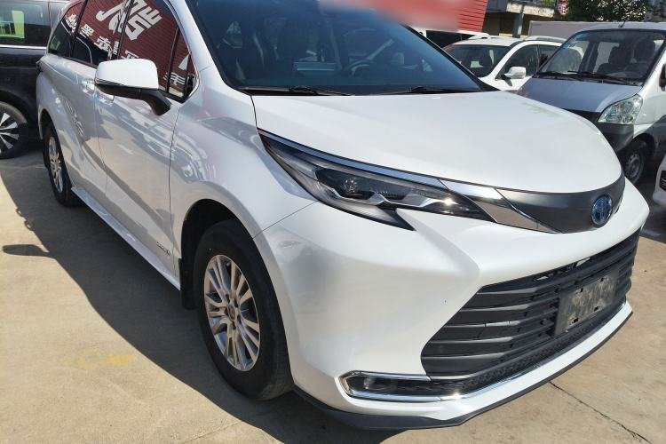Used Toyota SIENNA 2023 2.5L Hybrid Comfort Edition Front Right 45 Deg