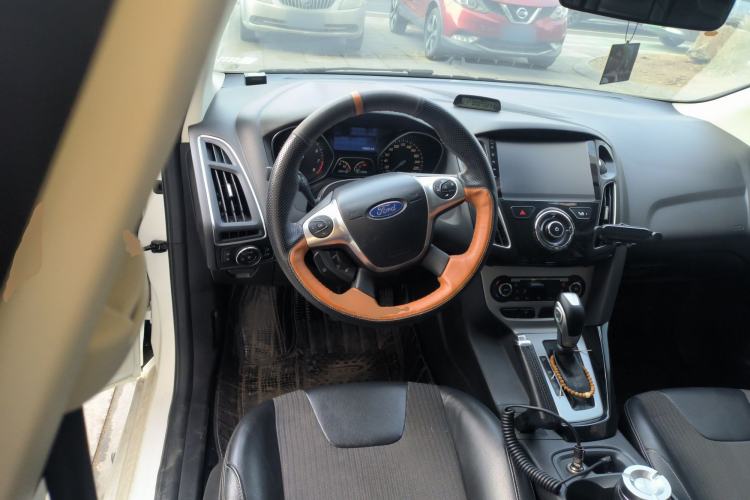 Used Ford Focus 2012 Hatchback 2.0L Automatic Luxury Sport Model
