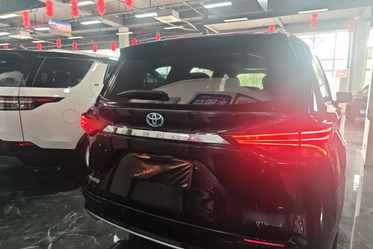 Used Toyota SIENNA 2023 2.5L Hybrid Platinum Edition
