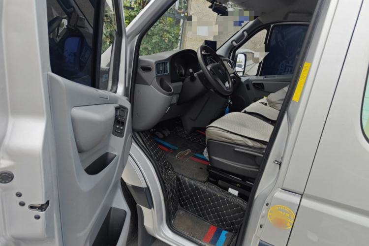 Used Foton Toano 2022 2.5T Manual Jixiang Multi-Function Short-Chassis Mid-Height with Dual Rear Tires 5/6/9-Seater D25TCIF1