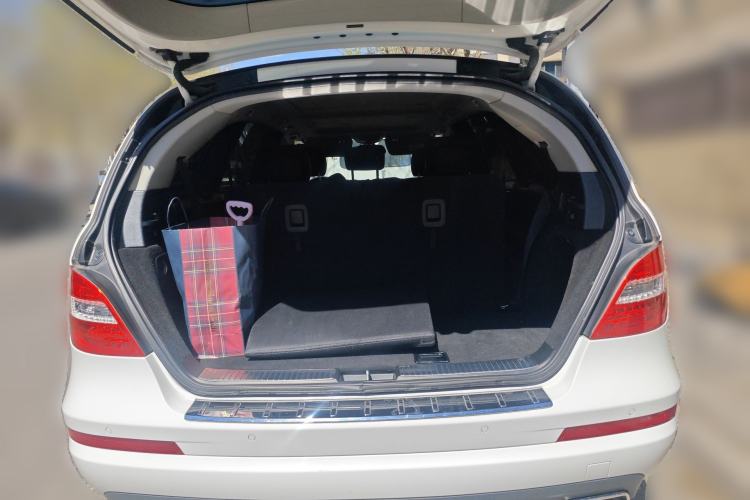 Used Mercedes-Benz R-Class 2017 R 320 4MATIC Business Edition Prestige Model
