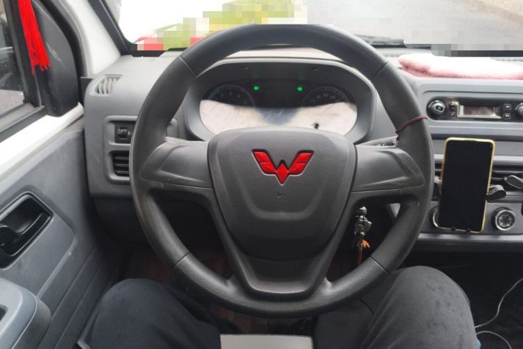 Used Wuling Yangguang 2024 300km Range Practical Window-Sealed Version 60kW Steering Wheel