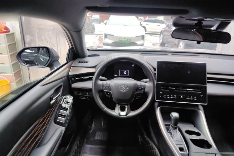 Used Toyota Avalon 2024 2.0L Premium Edition Center Console