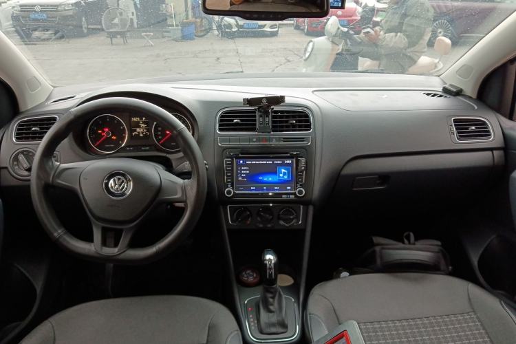 Used Volkswagen Polo 2014 1.6L Automatic Comfort Edition Center Console