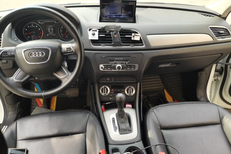 Used Audi Q3 2015 35 TFSI Ambition Edition Center Console