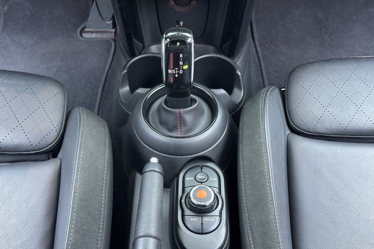 Used MINI 2018 2.0T COOPER S Classic Edition Five-Door Version Gear Lever