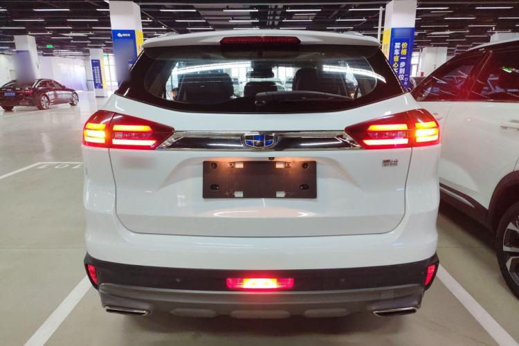 Used Geely Auto Emgrand X7 Sport 2018 1.8TD Automatic Two-Wheel Drive ZhiZun Model with 4G Connectivity
