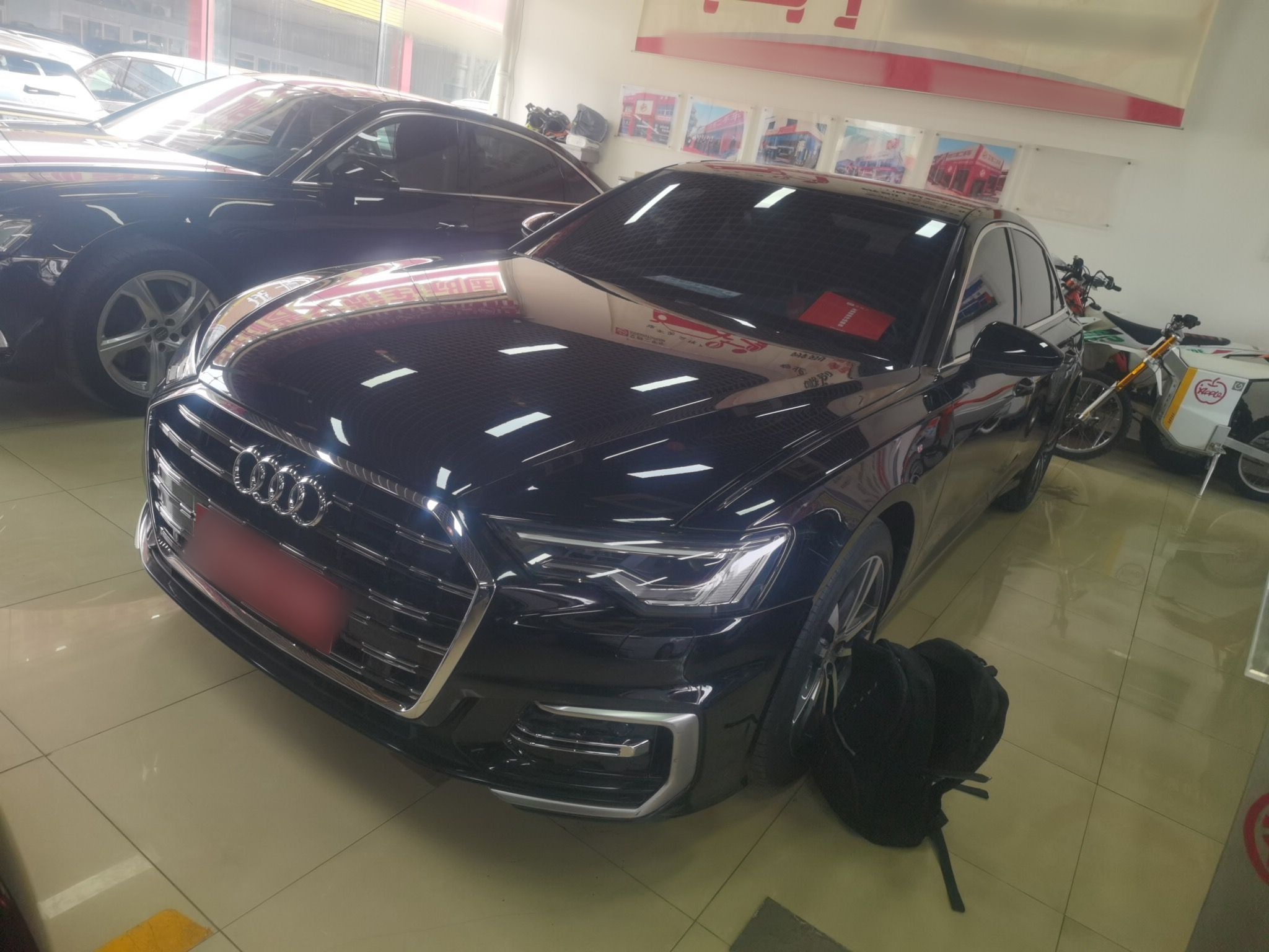 Под передней частью автомобиля