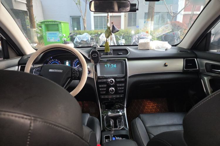 Used Haval H2 2018 Red-Label 1.5T Dual-Clutch Two-Wheel-Drive Luxury Model Center Console