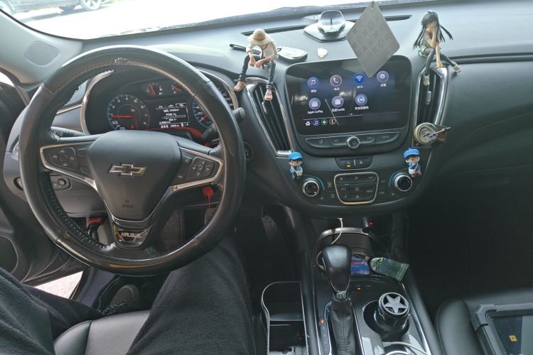 Used Chevrolet Malibu XL 2022 535T Automatic Sport Edition Center Console