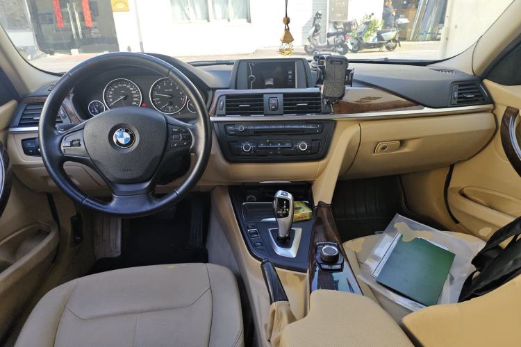 Used BMW 3 Series 2013 320Li Fashion Model Center Console