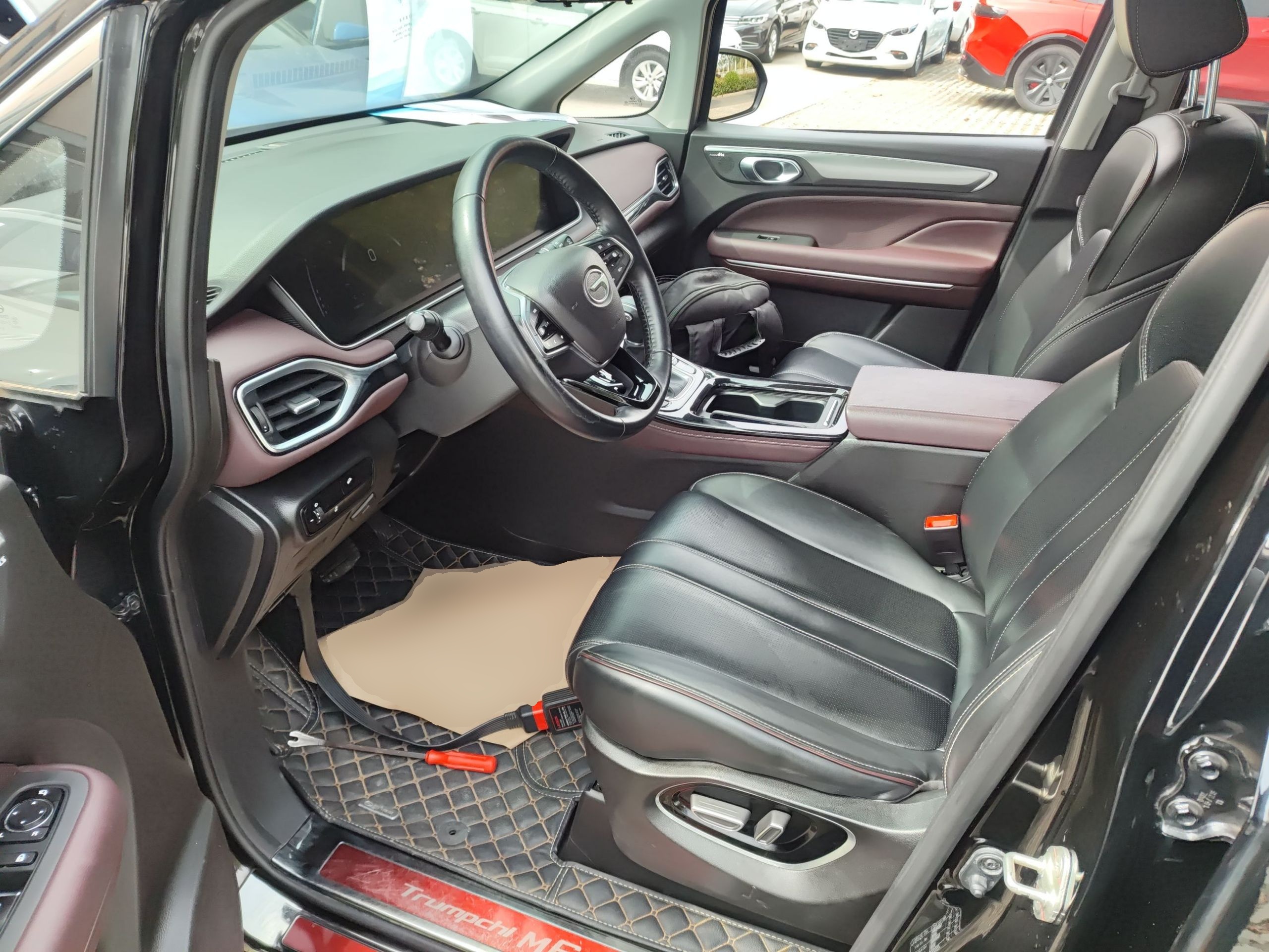 المقاعد الأمامية داخل السيارة