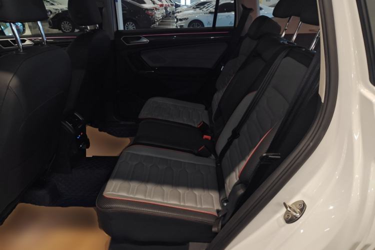 Used Volkswagen Tiguan L New Energy 2022 430 PHEV Plug-in Hybrid Flagship Edition Left Rear Seat